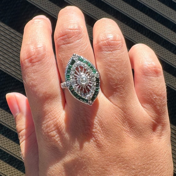 Vintage Emerald Silver 925 Plated Ring - Picture 5 of 15